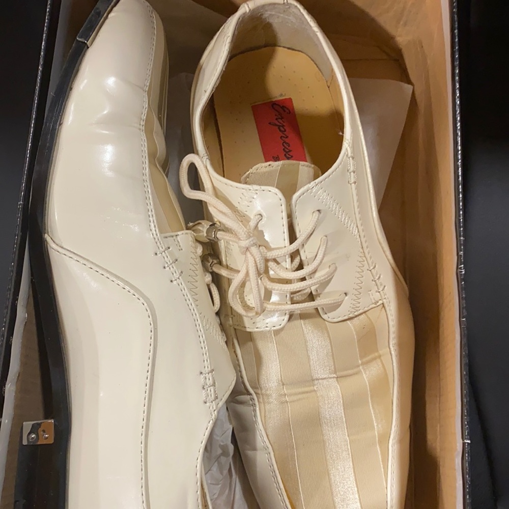 Men’s Expressions Cream Dress Shoes